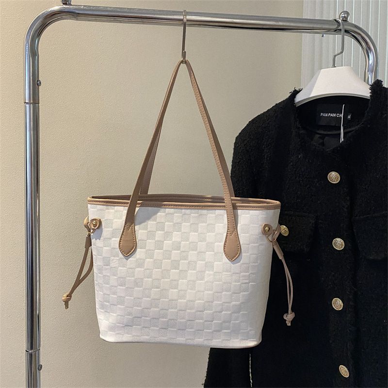Large-Capacity Women's Bag – New Autumn Korean-Style Commuter Shoulder Bag with Stylish Quilted Design and Tote Handle