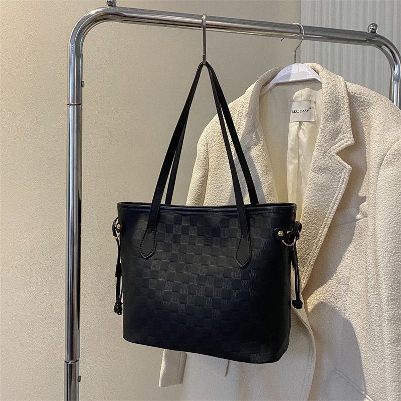 Large-Capacity Women's Bag – New Autumn Korean-Style Commuter Shoulder Bag with Stylish Quilted Design and Tote Handle