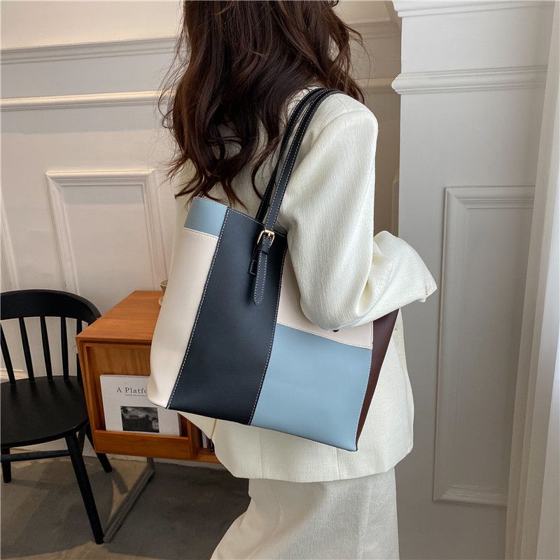 New Arrival Commuter Large-Capacity Tote Bag for Women – Trendy Fall Season Shoulder and Handbag, Stylish and Spacious