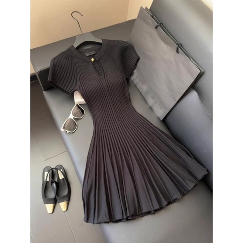 New Autumn Women's Knitted Dress - Temperament, Waist-Cinching, Slim-Fitting Pleated Dress with Cool Tone, Unique & Distinctive Style