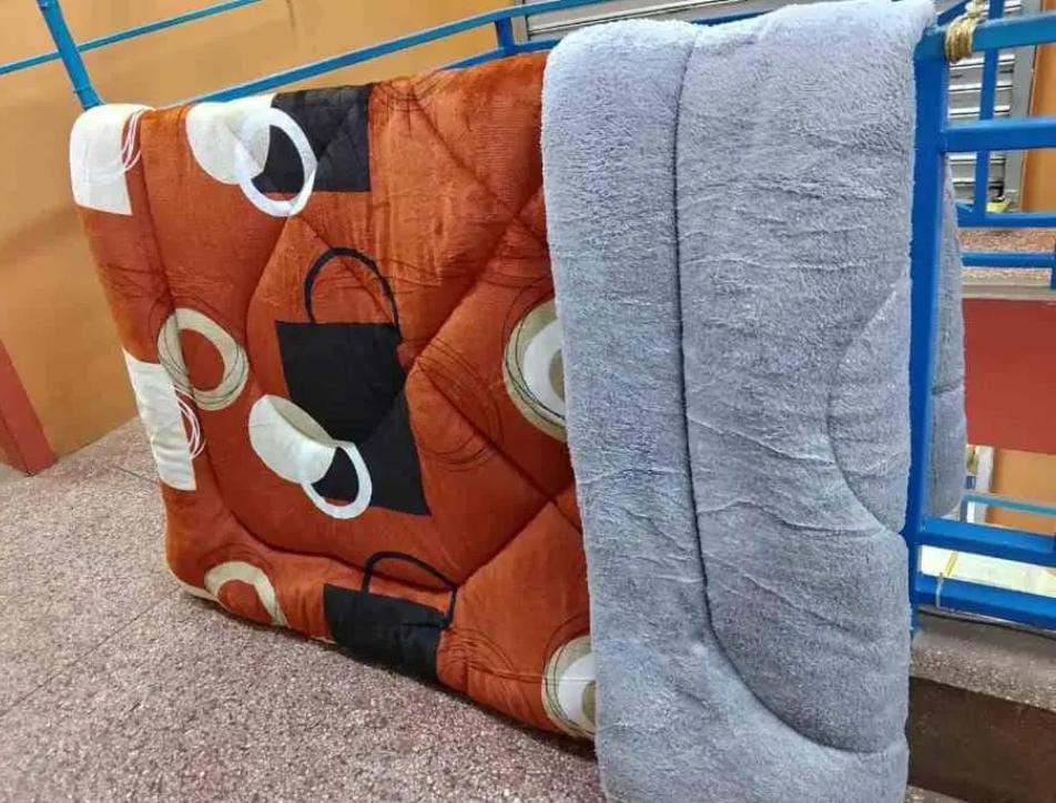 5*6 Single woolen Duvet with no Bedsheets and no Pillow cases