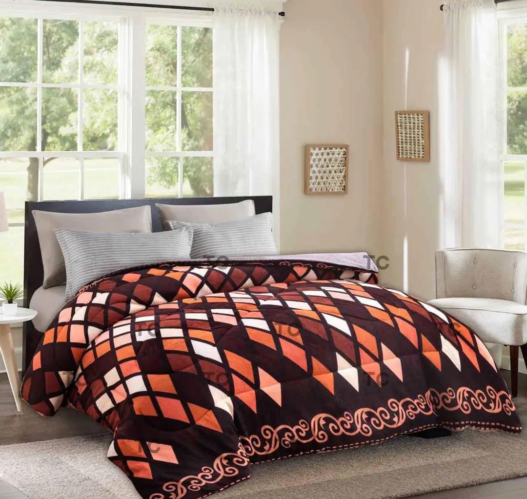 5*6 Single woolen Duvet with no Bedsheets and no Pillow cases