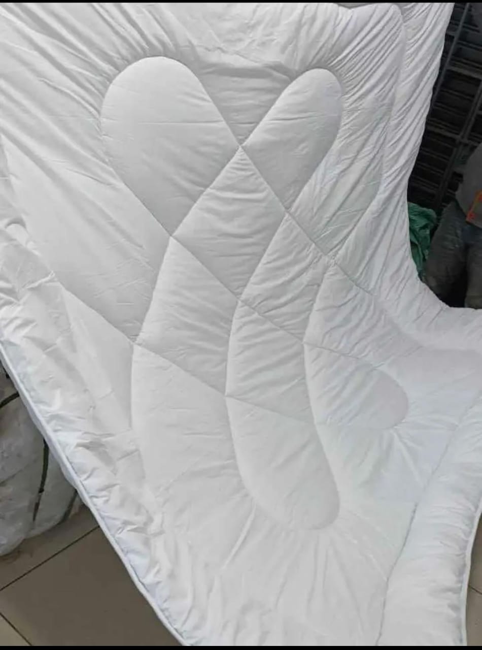 4pcs of 6*7 TC White binded duvet Set comes as 1pc Duvet, 1pc Bedsheet and 2pcs Pillow Cases Bedding Spread Set
