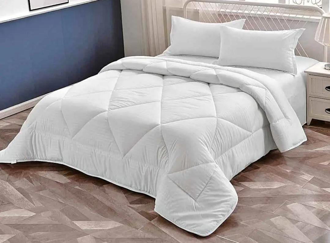 4pcs of 6*7 TC White binded duvet Set comes as 1pc Duvet, 1pc Bedsheet and 2pcs Pillow Cases Bedding Spread Set
