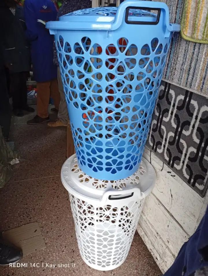 1pc of Plastic Closed Laundry Basket With A Lid Round -New (Assorted Colors) Laundry Storage