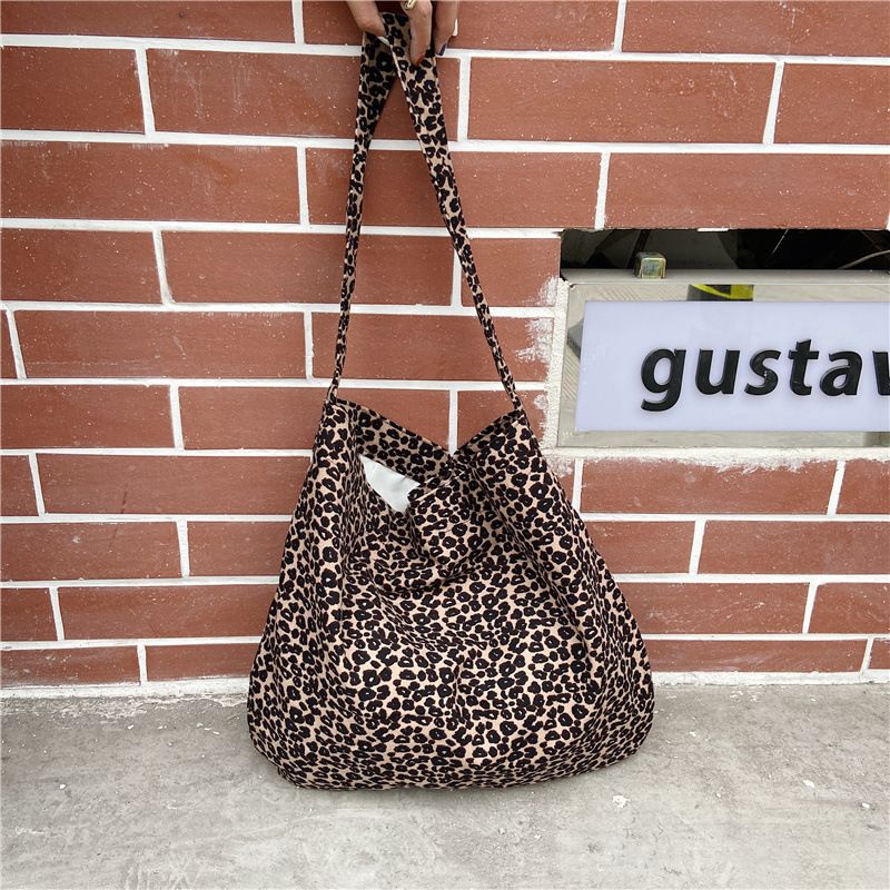 INS Hot Modern Leopard Print Shoulder Bags Fashion Messenger Bag Single Shoulder Canvas Bag for Female Student Diagonal Large Capacity Straddle Bag