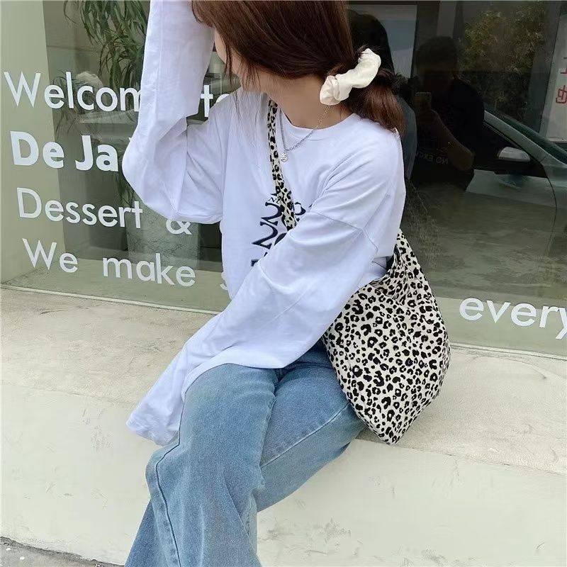 INS Hot Modern Leopard Print Shoulder Bags Fashion Messenger Bag Single Shoulder Canvas Bag for Female Student Diagonal Large Capacity Straddle Bag