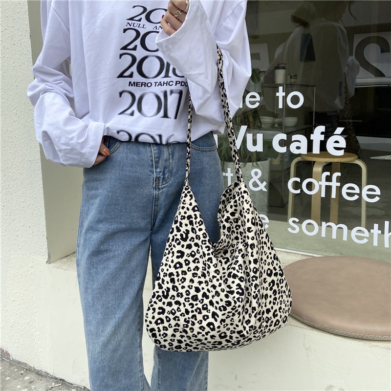 INS Hot Modern Leopard Print Shoulder Bags Fashion Messenger Bag Single Shoulder Canvas Bag for Female Student Diagonal Large Capacity Straddle Bag