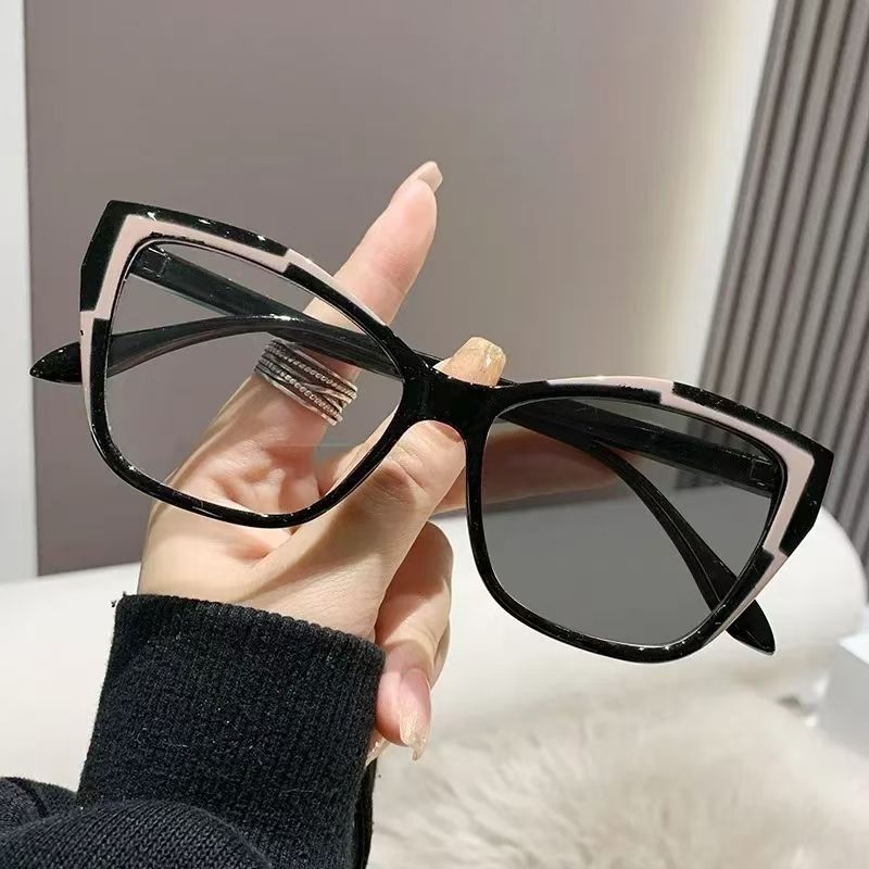 New Lightweight Cat Eye Frame Color Changing Glasses Anti Blue Light Photochromic Flat Mirror Women Brand Eyewear Frames