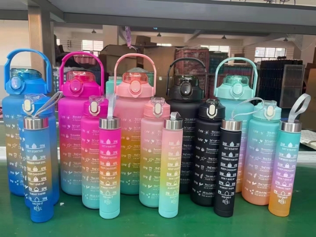 3PCS Gradient Water Bottles Cup Set Large Capacity Sports Water Bottle Outdoor Travel Gym Fitness Jugs Student Portable Cup WIth Straw