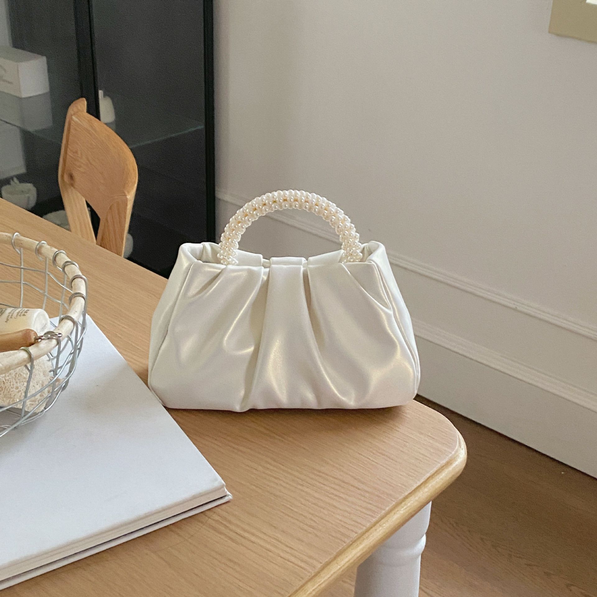 Women's Handbag Fashion New Style Pearl Handbag Stylish Cloud Bag Crossbody Bag Casual Multi-Functional PU Leather Bag Women's Casual Bag Date Dinner Versatile High-End Feel Charming New Style