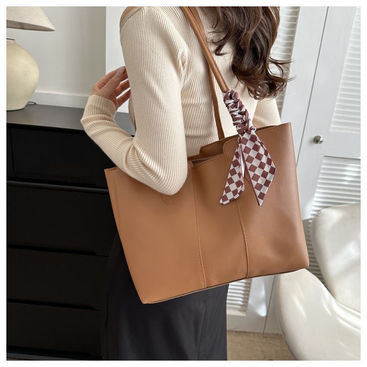 Valentine’s Day Gift Women's Tote Bag Shoulder Bag Crossbody Bag Large Capacity Durable PU Leather Comfortable Material Fashion New Casual Bag Commuting Multifunctional Minimalist High-End Women's Bag