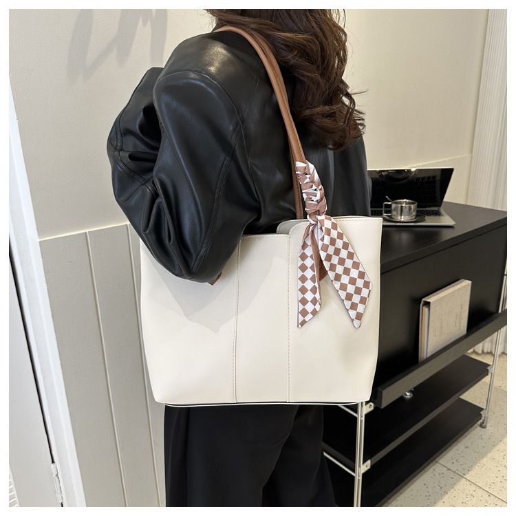 Valentine’s Day Gift Women's Tote Bag Shoulder Bag Crossbody Bag Large Capacity Durable PU Leather Comfortable Material Fashion New Casual Bag Commuting Multifunctional Minimalist High-End Women's Bag