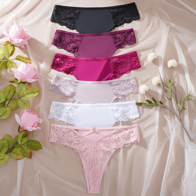 3Pcs Women's Sexy Lace Flower Thongs Stylish T-Pants With Metal Ring Seamless No Trace Embroidery Trim Soft Comfortable Antibacterial Breathable High Elastic Cotton Crotch