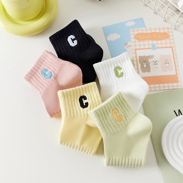 【Popular】5-Pcs Set Casual Socks Trendy Letter C Cotton Mid-Calf Moisture-Wicking Bacteria-Inhibiting Ins Styles Fashionable Versatile Stylish Avant-Garde Comfortable Breathable Women's Socks