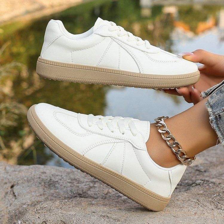 New Women's Trendy Casual Sneakers PU Leather Low Top Shoes Classic Rubber Sole White Skate Shoes Everyday Fashion Sneakers