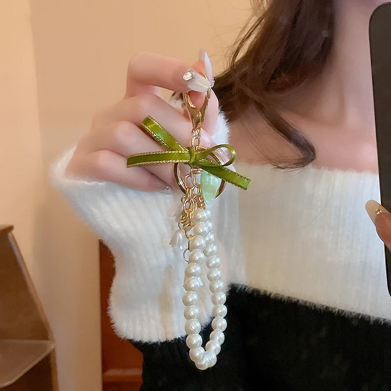 2PCS Fresh And Elegant Bell Orchid Keychain Women's Green Gentle Imitation Pearl Leatherresin Alloy Keychain Jewelry Accessories Gift