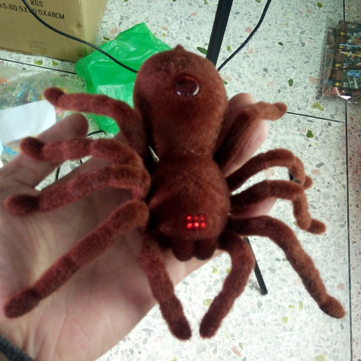 1pc [Funny] Prank Trick Toy Infrared Remote Control Flash Spider Animal Toy Electronic Pets RC Simulation Luminous Tarantula Model