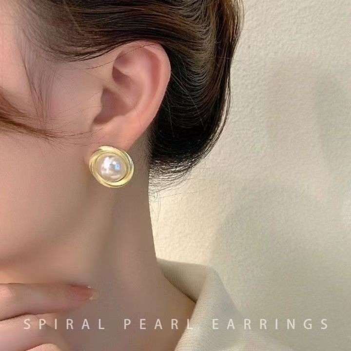5Pieces/Set Women Elegant Gold Explosive Earrings 2025 New High-grade Metal Retro Pearl Earrings  2025  senior-class studs temperament ear Women's Fashion Accessories Jewellery