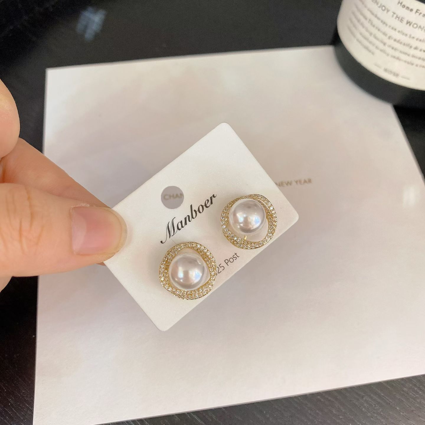 Women Elegant Gold Explosive Earrings 2026 New High-grade Retro Pearl Earrings Temperament Classical Metal Women's Fashion Accessories Jewelry