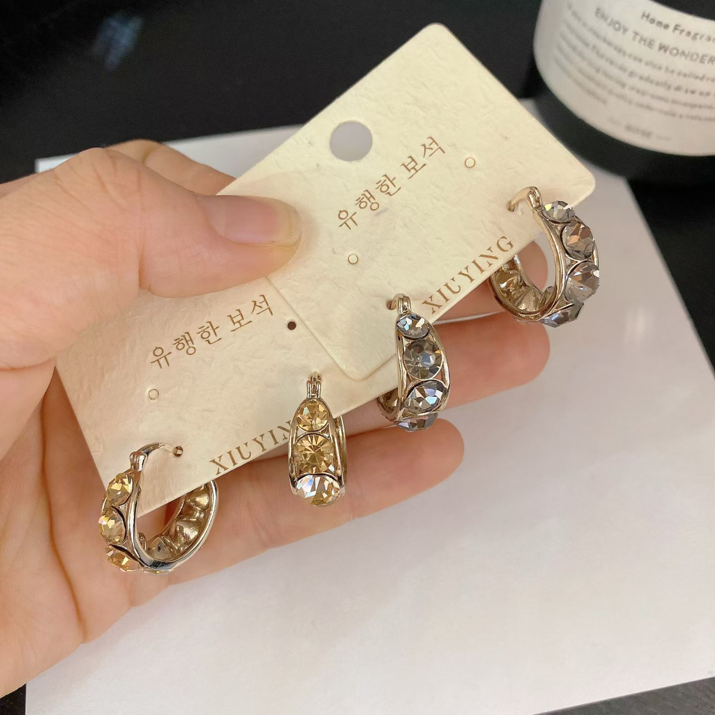 Women Elegant Gold Explosive Earrings 2026 New High-grade Retro Pearl Earrings Temperament Classical Metal Women's Fashion Accessories Jewelry