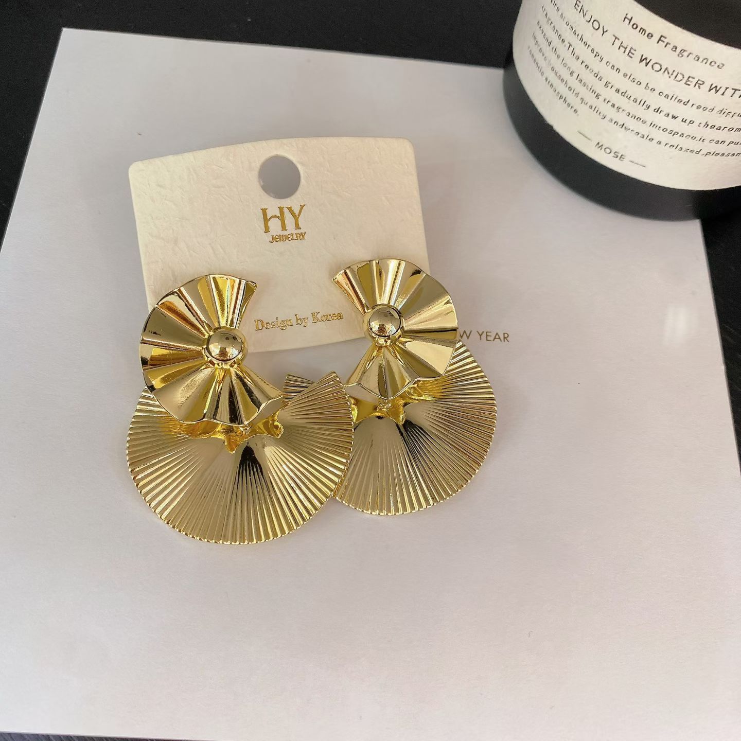 Women Elegant Gold Explosive Earrings 2026 New High-grade Retro Pearl Earrings Temperament Classical Metal Women's Fashion Accessories Jewelry