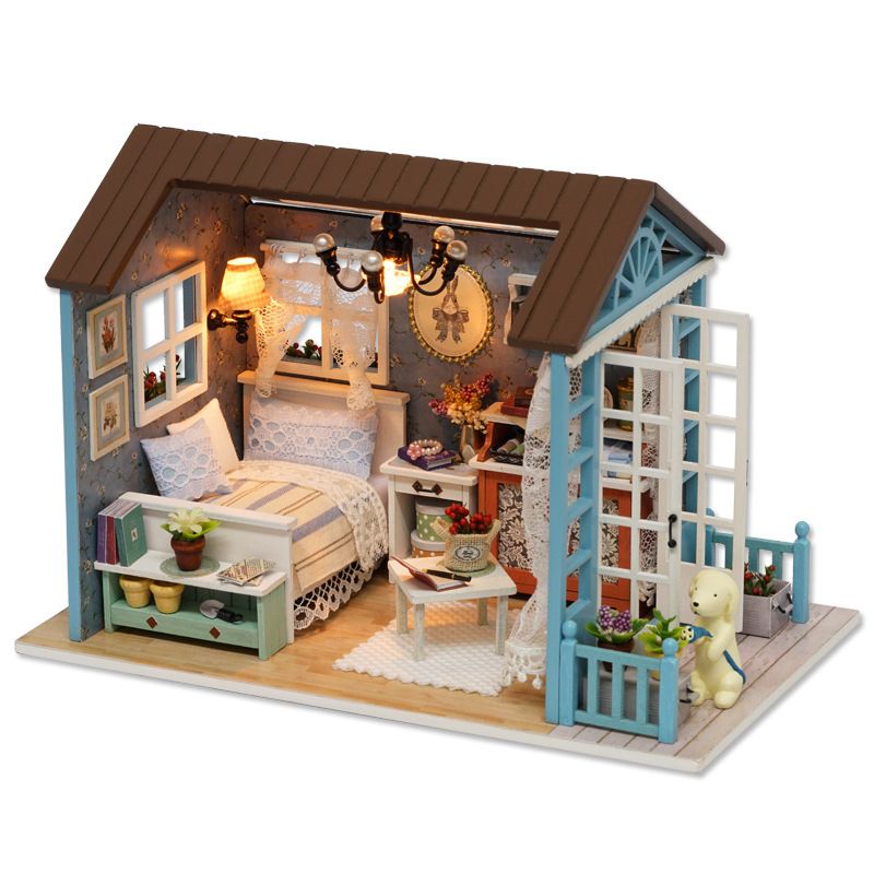 House DIY Hand-Assembled Miniature Dollhouse: Holiday Moment / Forest Blue Moment / Beautiful Years