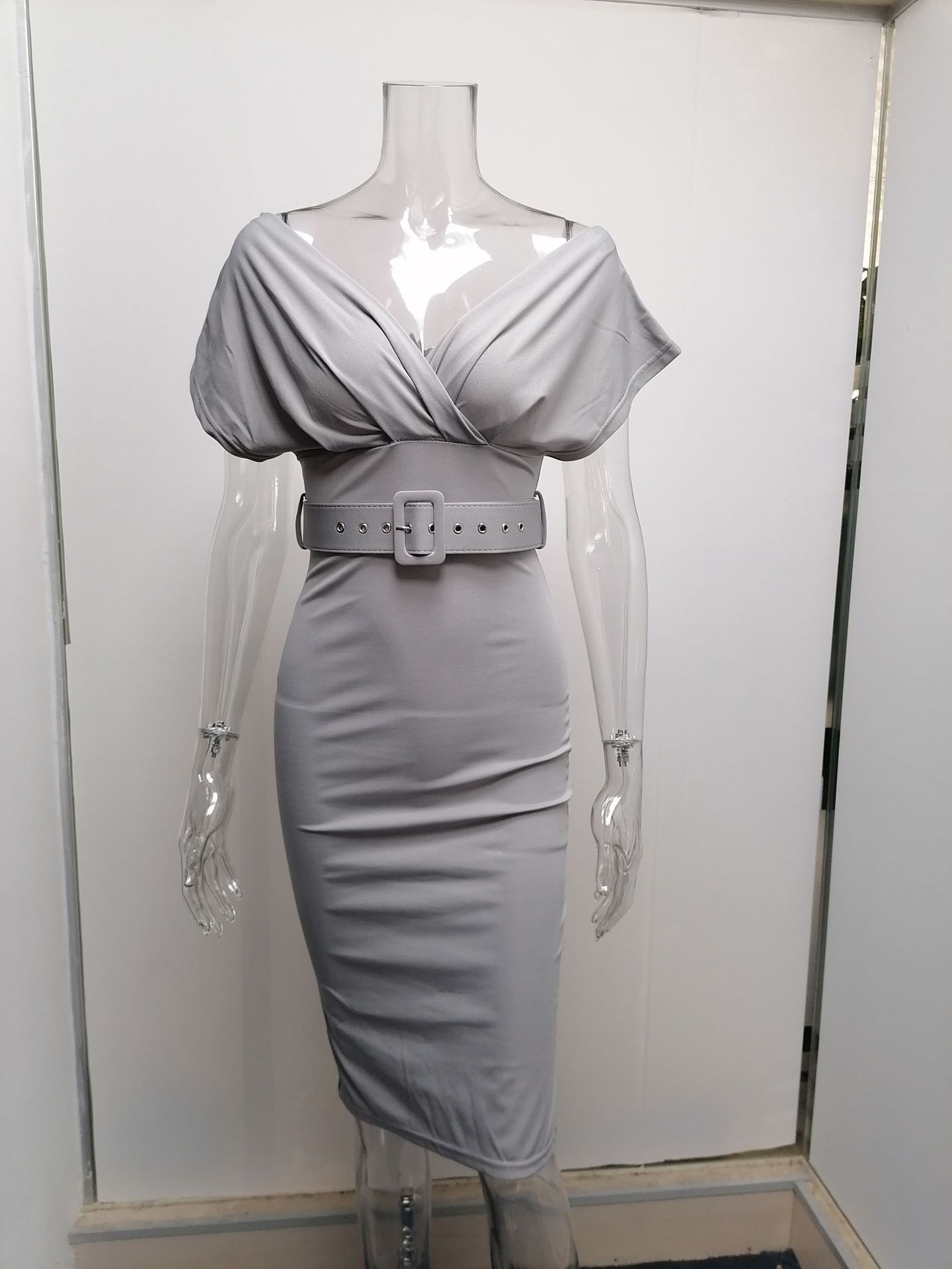 Women's Autumn New Arrivals - Elegant Off-Shoulder High-Waist Dress, Waist-Accentuating Design with Matching Belt, Airy Lightweight Fabric