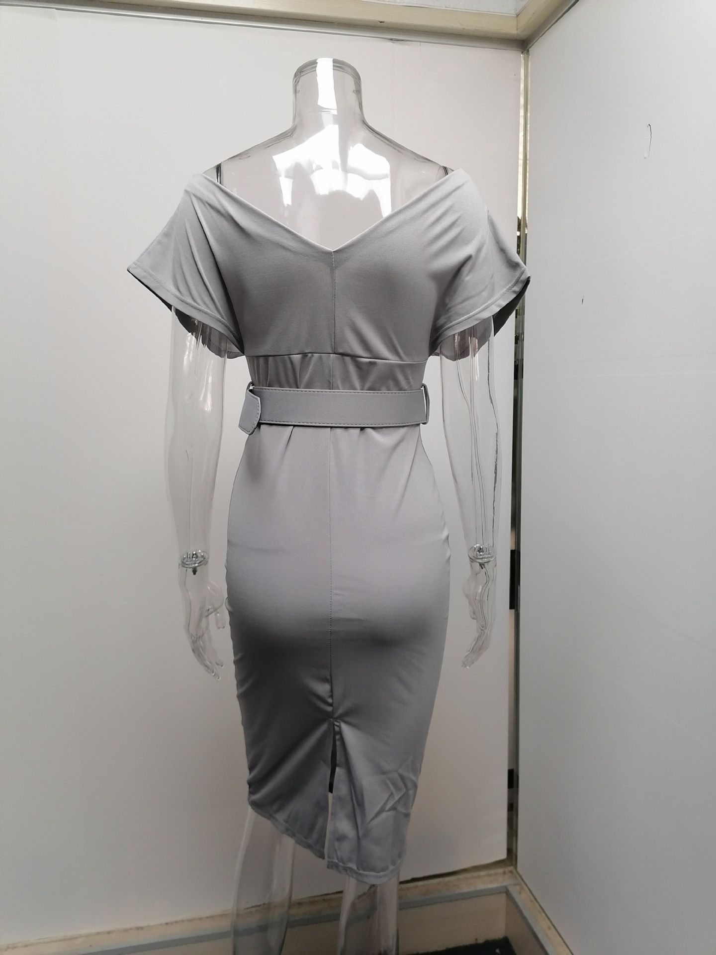 Women's Autumn New Arrivals - Elegant Off-Shoulder High-Waist Dress, Waist-Accentuating Design with Matching Belt, Airy Lightweight Fabric