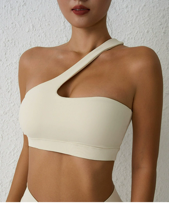 One shoulder yoga top women sports bra with removable support, comfort bra suitable for fitness attire that can be worn outside, ideal for yoga practice.