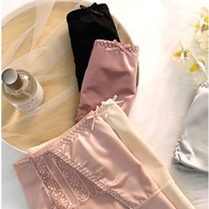 Ladies' luxury high-end lace sexy seamless breathable ice silk thin mid-high waist pure and sexy shorts-style panties
