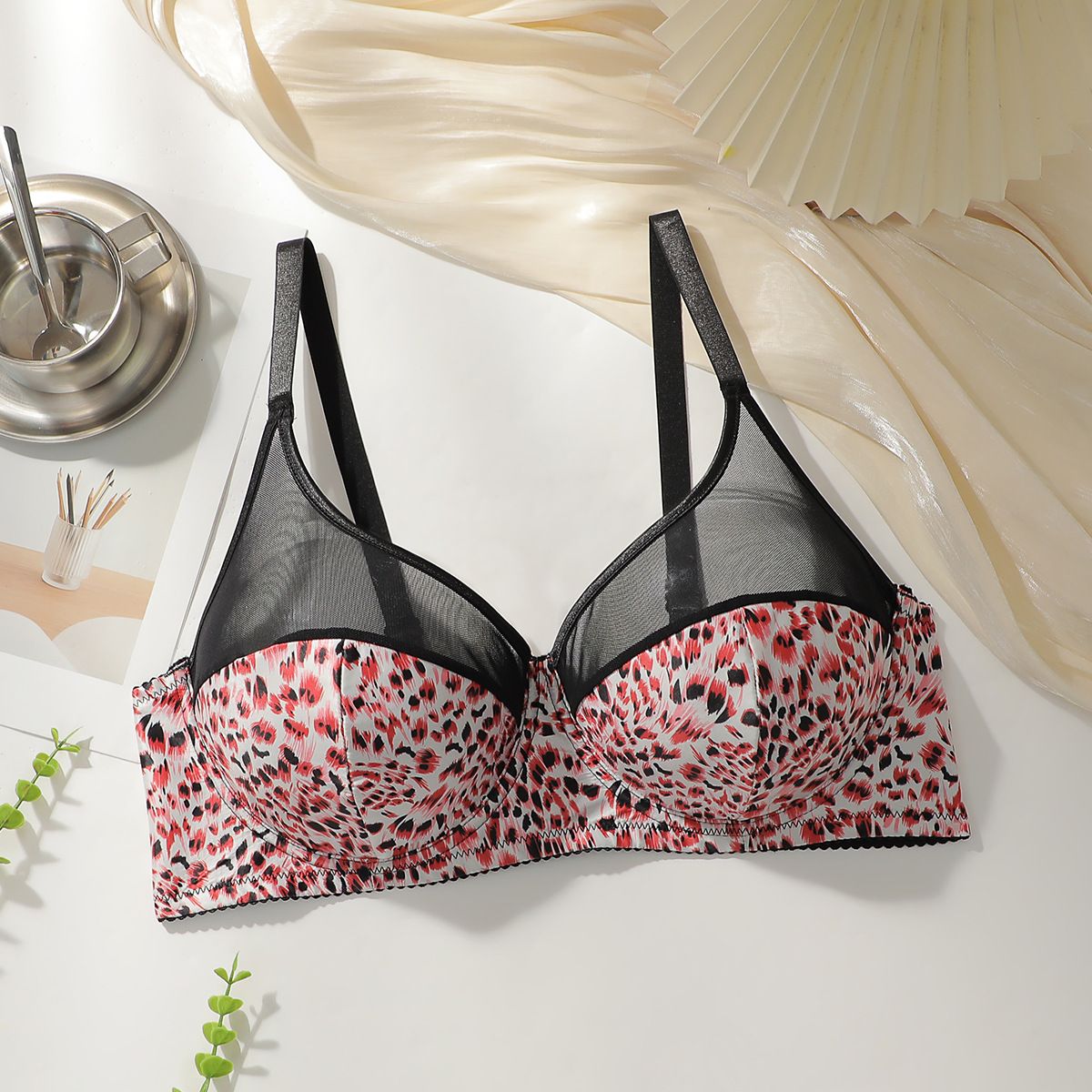 Bestseller Leopard Print Plus-Size Underwire Bra - Secure Double Strap  Iconic animal pattern High-definition print Wide side smoothing panels