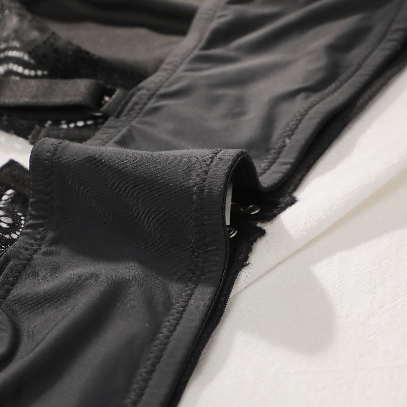 Women large size front button bras for big breasts, reducing the appearance of size, preventing sagging, providing support, breathable, with lace, and large cup sizes.