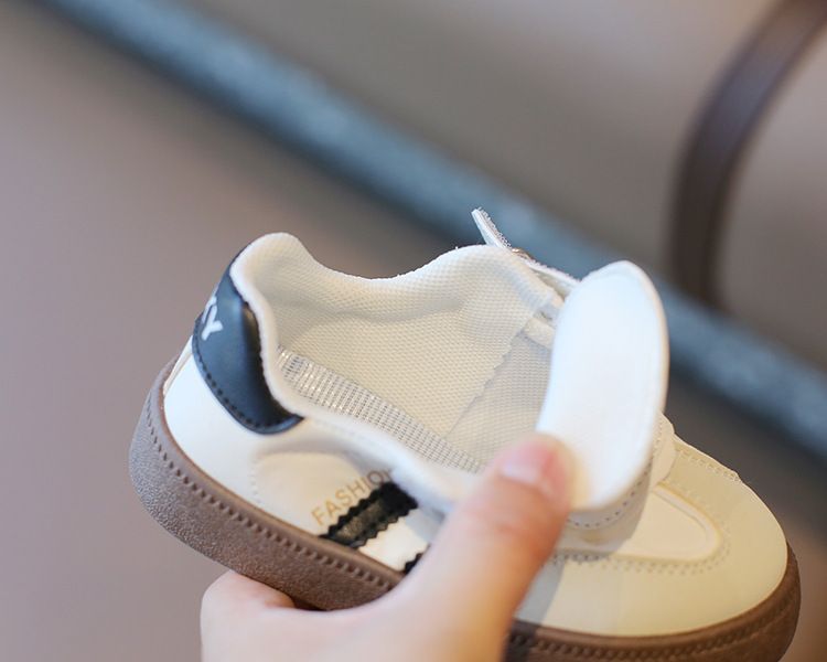 Children's moral training shoes 2024 autumn edition boys' sports shoes casual board shoes girls' white shoes soft soled baby Forrest shoes