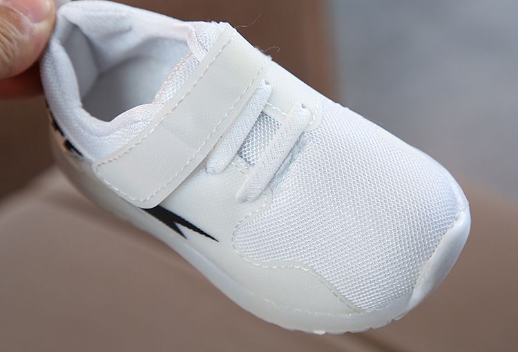 Children's Luminous Shoes Boys And Girls Shining Light Mesh Sneakers Little Kids Glowing Sneakers Children's LED Light Up Shoes