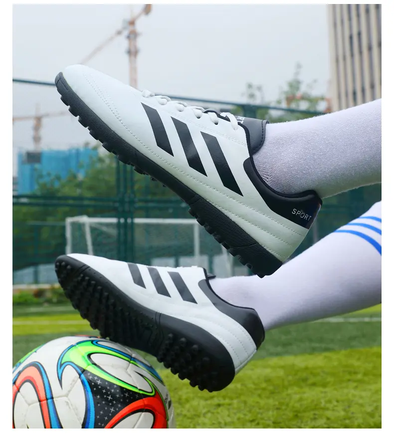 Football shoes with broken nails for male and female primary and secondary school students training, artificial turf wear-resistant sneakers  Soccer