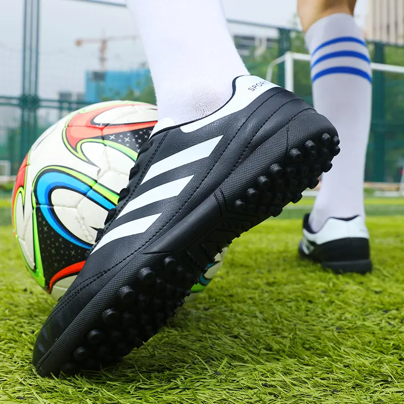 Football shoes with broken nails for male and female primary and secondary school students training, artificial turf wear-resistant sneakers  Soccer