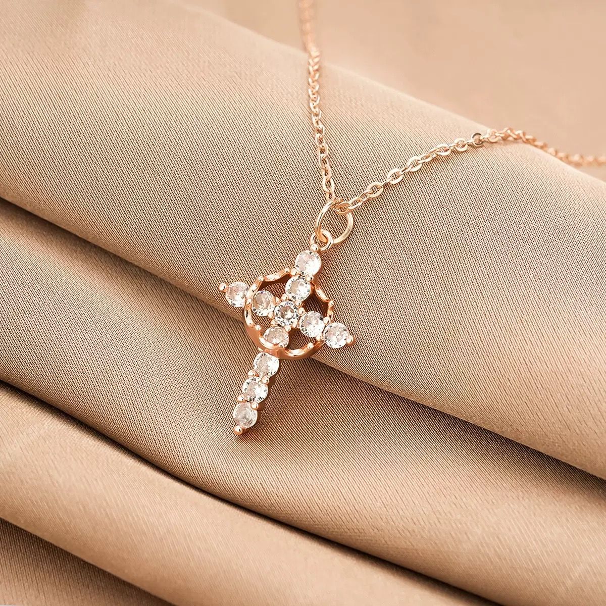 Women Necklace Ladies Crystal Iced Diamond Cross Pendant Necklaces Collarbone Choker Clavicle Chain Jewelry Luxury Fashion Accessories Christmas Birthday Gift