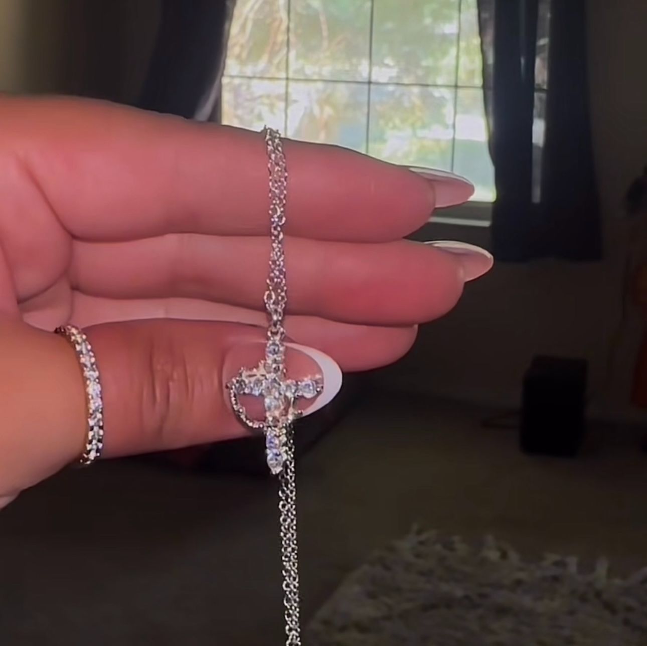 Women Necklace Ladies Crystal Iced Diamond Cross Pendant Necklaces Collarbone Choker Clavicle Chain Jewelry Luxury Fashion Accessories Christmas Birthday Gift