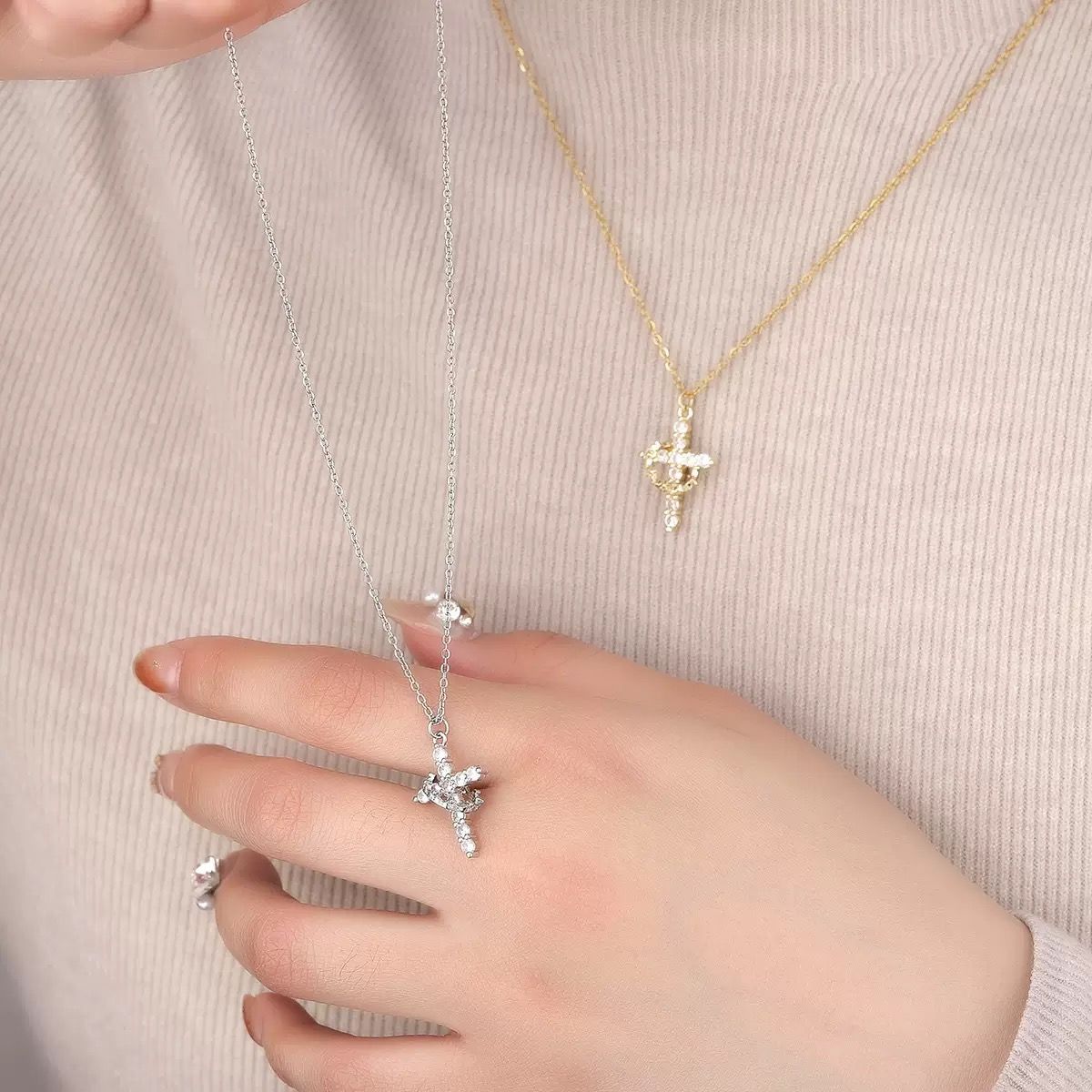 Women Necklace Ladies Crystal Iced Diamond Cross Pendant Necklaces Collarbone Choker Clavicle Chain Jewelry Luxury Fashion Accessories Christmas Birthday Gift