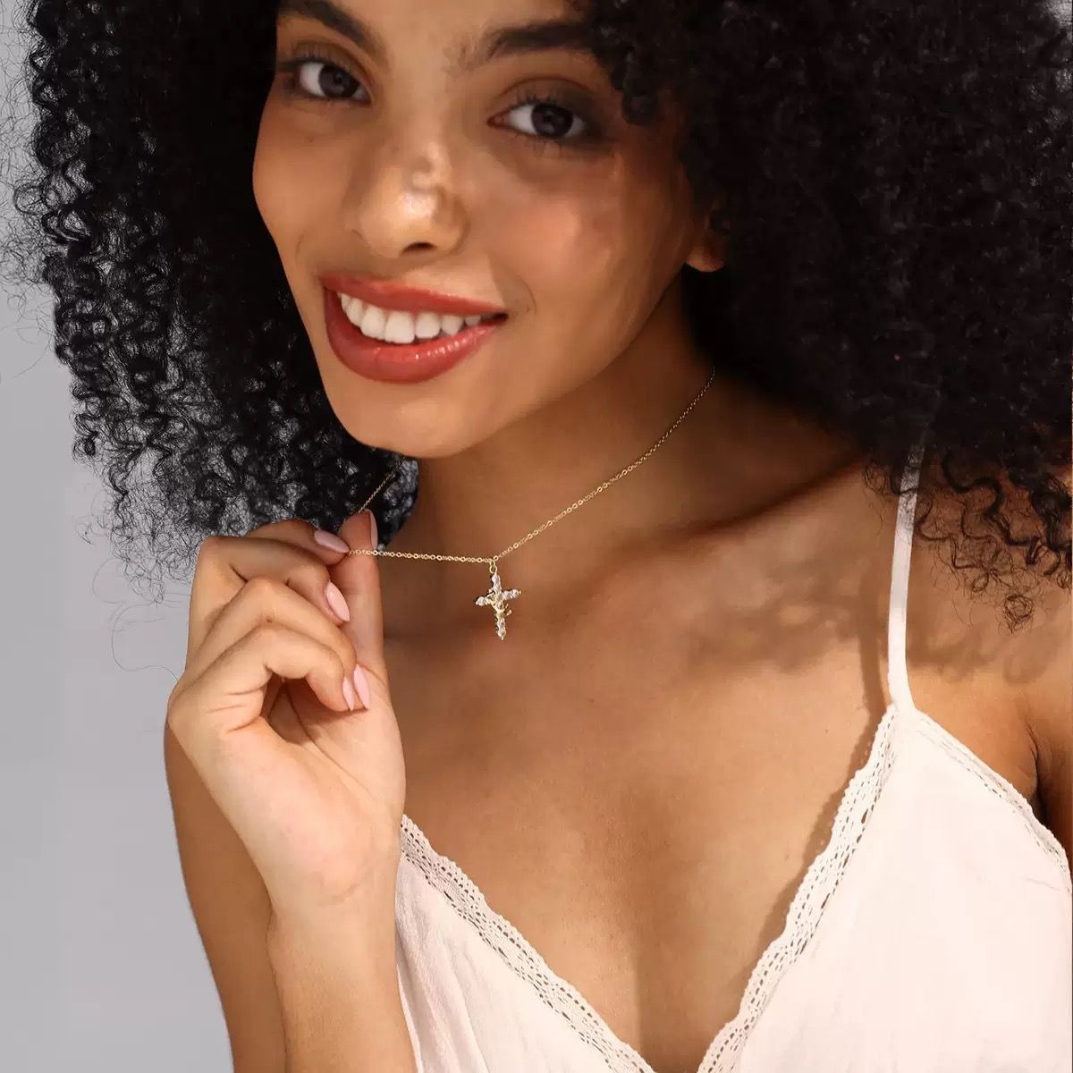 Women Necklace Ladies Crystal Iced Diamond Cross Pendant Necklaces Collarbone Choker Clavicle Chain Jewelry Luxury Fashion Accessories Christmas Birthday Gift