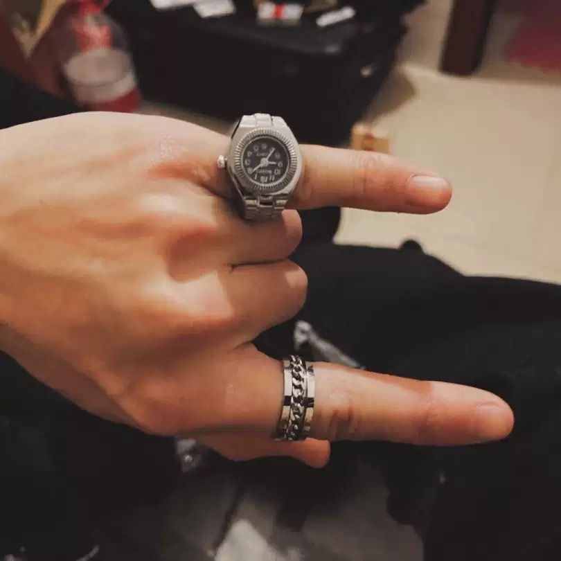 Ring Watch New Hot Selling Creative Alloy Shell Finger Circular Dial Couple Men And Women Finger Watch Ring Creative Movement Fashion Accessories Vintage Shell Quartz Watch Men Jewelry Women Gift