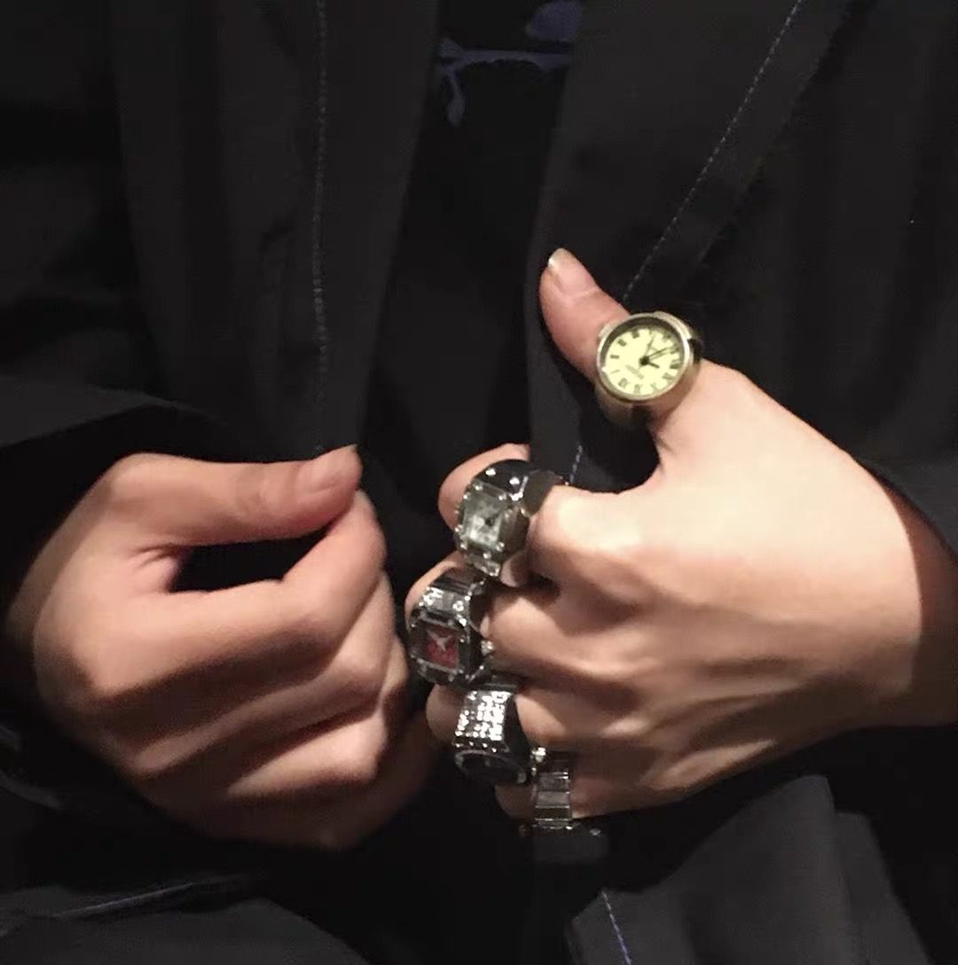 Ring Watch New Hot Selling Creative Alloy Shell Finger Circular Dial Couple Men And Women Finger Watch Ring Creative Movement Fashion Accessories Vintage Shell Quartz Watch Men Jewelry Women Gift