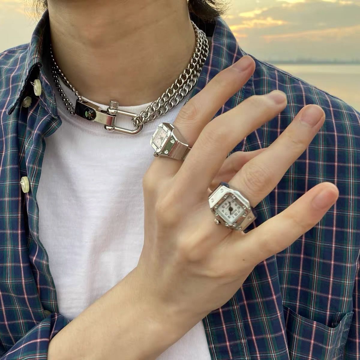 Ring Watch New Hot Selling Creative Alloy Shell Finger Circular Dial Couple Men And Women Finger Watch Ring Creative Movement Fashion Accessories Vintage Shell Quartz Watch Men Jewelry Women Gift