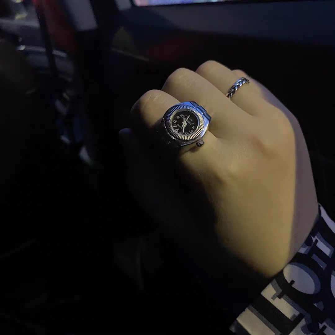 Ring Watch New Hot Selling Creative Alloy Shell Finger Circular Dial Couple Men And Women Finger Watch Ring Creative Movement Fashion Accessories Vintage Shell Quartz Watch Men Jewelry Women Gift