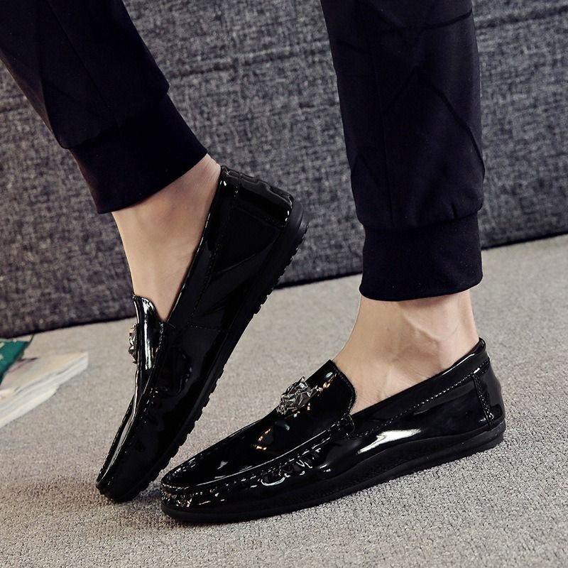 Gentlemans flats shoes for mens loafers shoes New men's patent leather shiny beanie shoes in spring men's single shoesbreathable and trendy soft soles British casual lazy leather shoes
