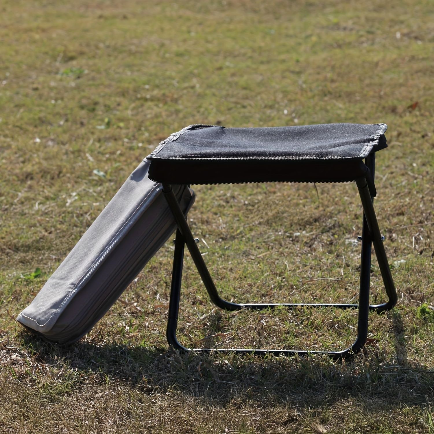 [New]Jaza Keja Portable Durable Folding Stool for Outdoor Camping Foldable Iron Alloy Chair with Zipper Storage Bag Home Balcony Leisure Seat suitable for camping/fishing/picnicking