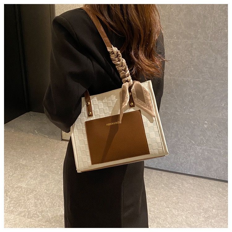 New Arrivals PU Leather Shoulder Bag with Zipper Closure, Stylish and Spacious Tote Bag for Women, No Washing Required