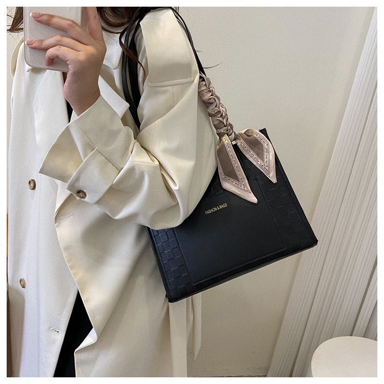 New Arrivals PU Leather Shoulder Bag with Zipper Closure, Stylish and Spacious Tote Bag for Women, No Washing Required