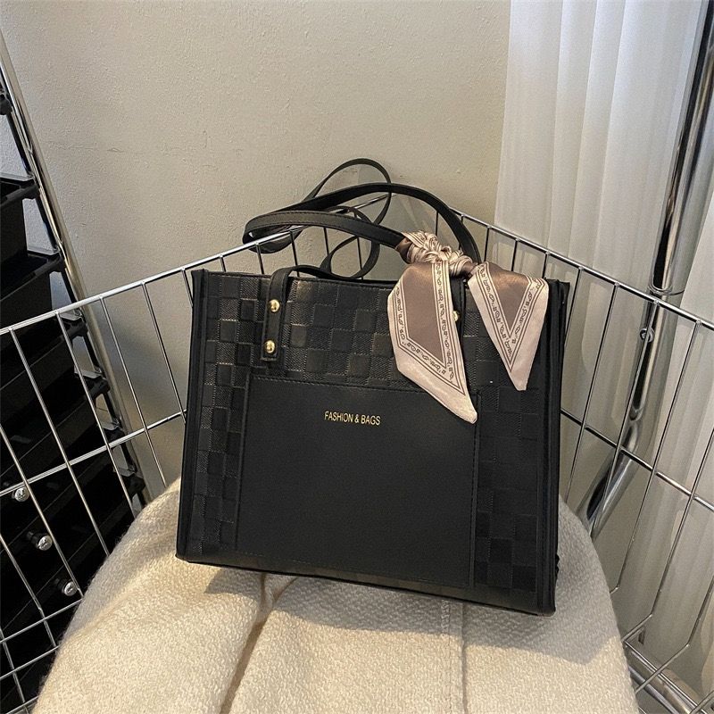 New Arrivals PU Leather Shoulder Bag with Zipper Closure, Stylish and Spacious Tote Bag for Women, No Washing Required